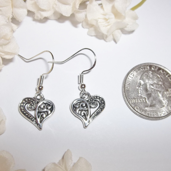 Earrings, Minimalist Earring, Silver Heart Earrings Set Pair Lightweight 4550 - Picture 2 of 8